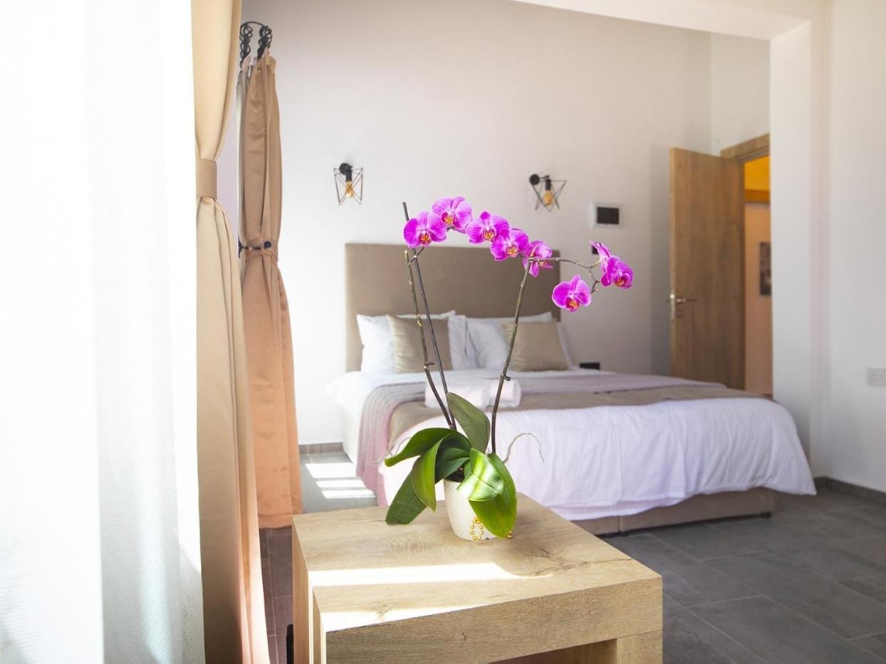 Avenue Hotel كيرينيا الغرفة الصورة