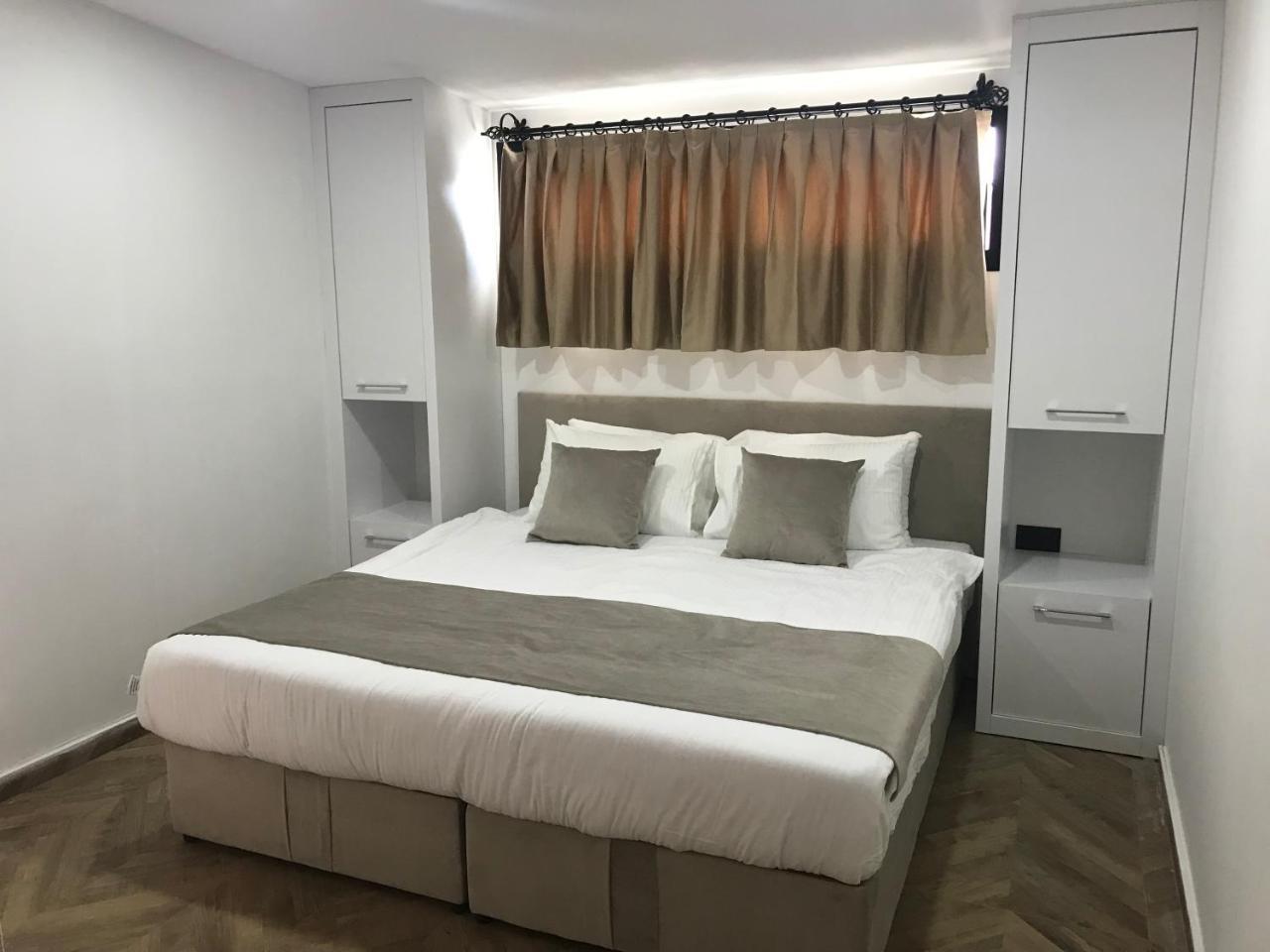 Avenue Hotel كيرينيا الغرفة الصورة